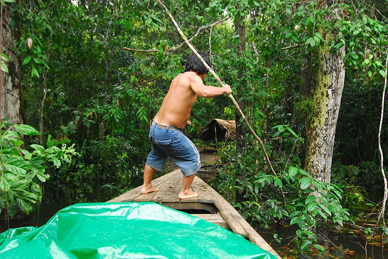 Laura i Astronom-96.JPG - Kolejnego dnia po wielogodzinnym płynięciu docieramy do sekretnej bazy Miguela gdzie będziemy spali. (Zdjęcie: Laura i Astronom)
